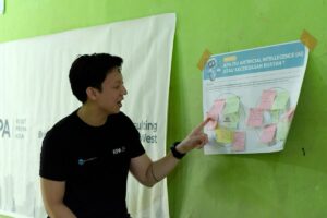 Person explains about what is AI