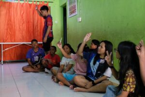 A girl raised her hand