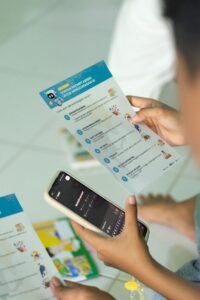 A kid demonstrating AI Prompt